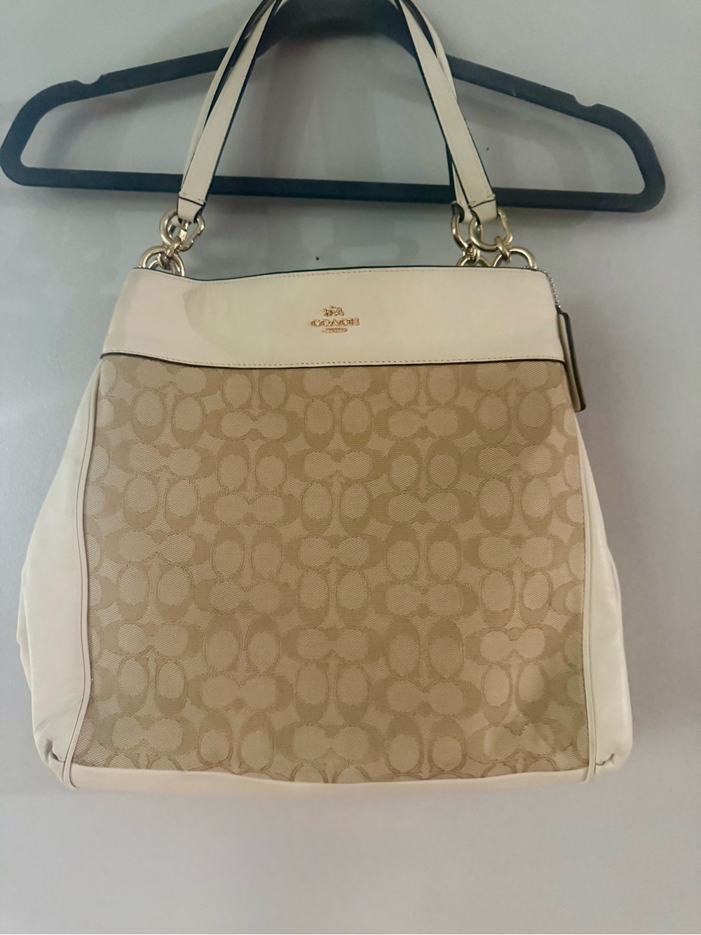 COACH Lexy Shoulder Bag Signature Jacquard Light Khaki Chalk White Leather